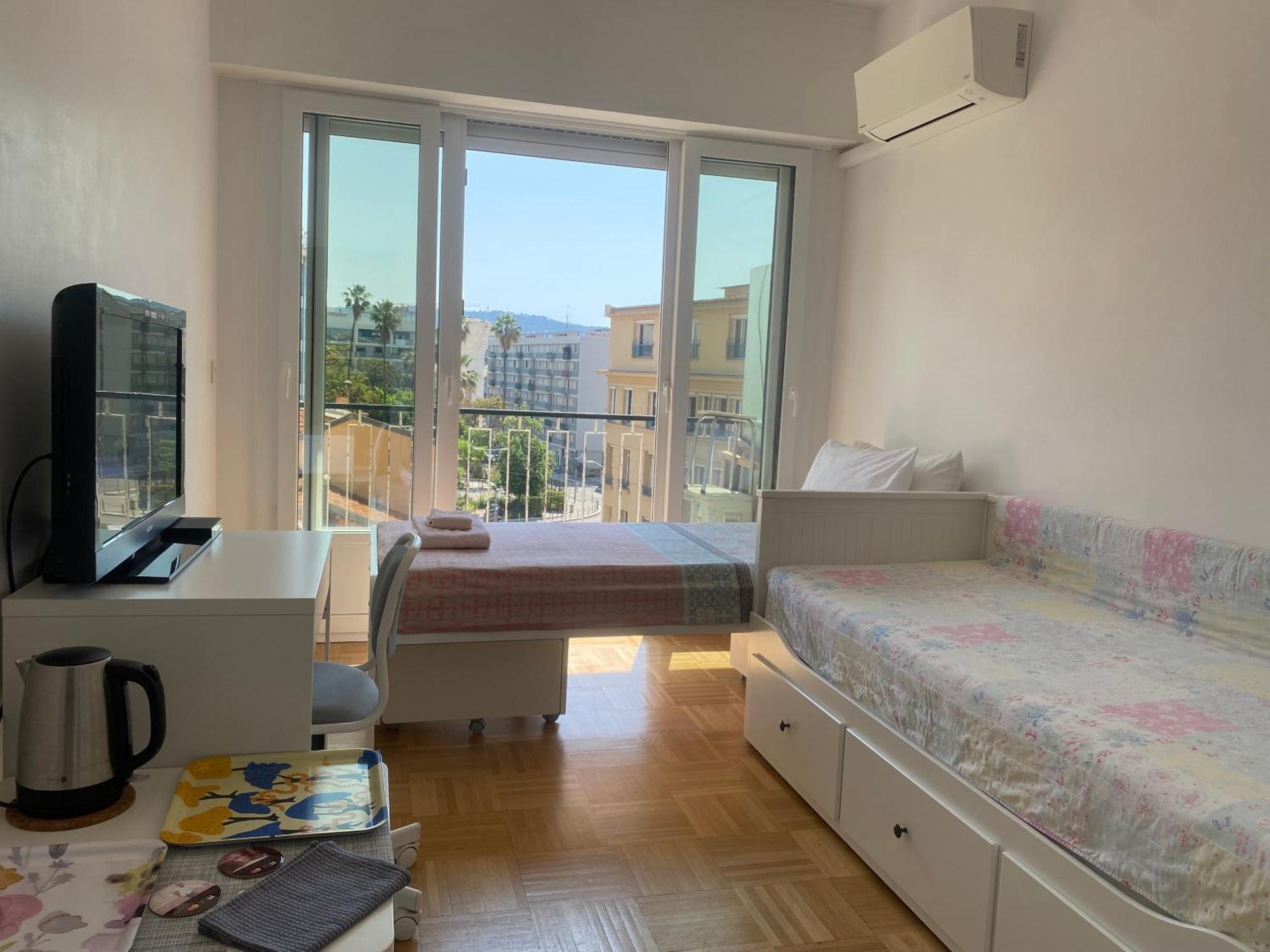 Mirela'S Private Room With Key, Ac, Lift & Balcony In The Center Of Nice On The Cote D'Azur Exterior photo